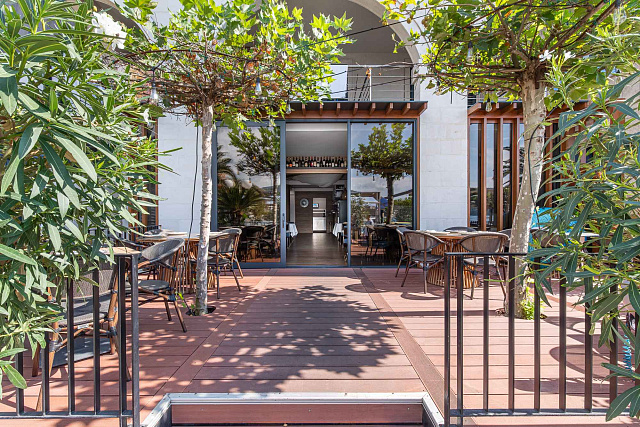 Restaurant erste Linie zum Meer in Rafailovići zu verkaufen — photo 5